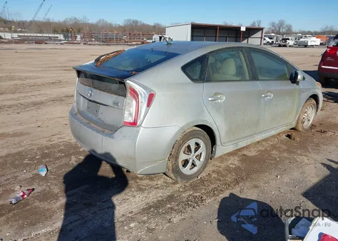 2013 Toyota Prius z USA, uszkodzony, nr VIN JTDKN3DU2D0337641